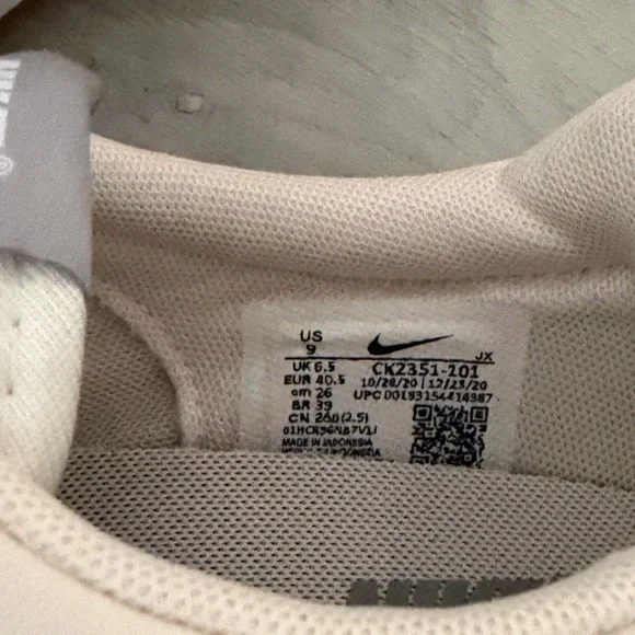 Nike Women's Cream and Light Gray Sneakers - Picture 5 of 5